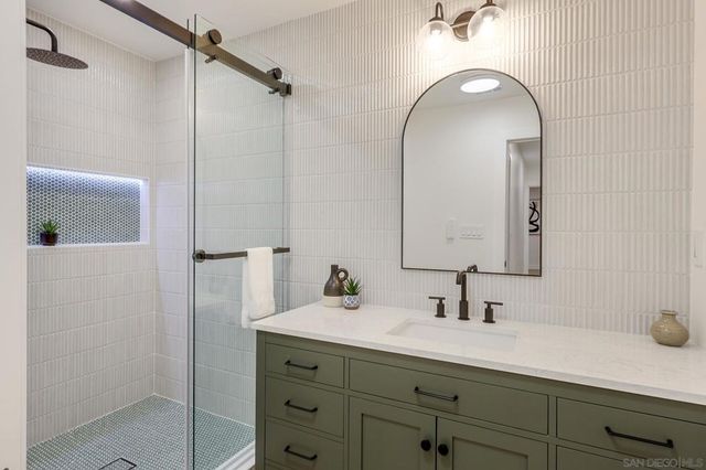 5777 Desert View Dr 358-381-14-00, La Jolla, CA 92037