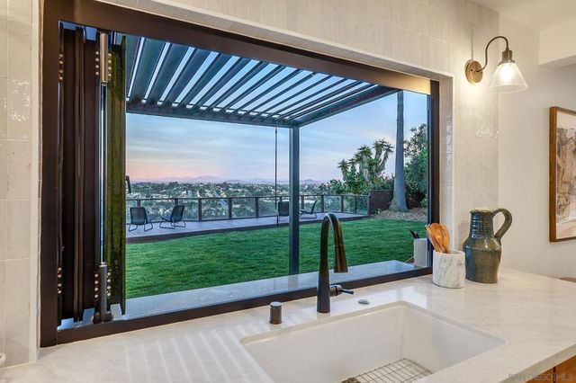 5777 Desert View Dr 358-381-14-00, La Jolla, CA 92037