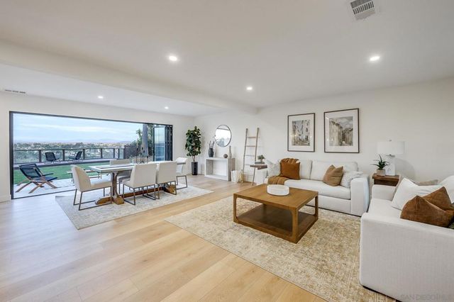 5777 Desert View Dr 358-381-14-00, La Jolla, CA 92037