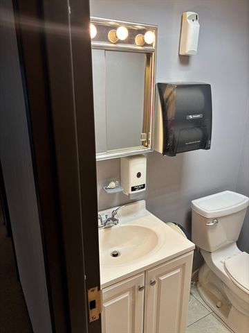 28 Osprey Rd, Saugus, MA 01906