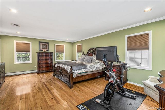 24 Walden Avenue, Jericho, NY 11753