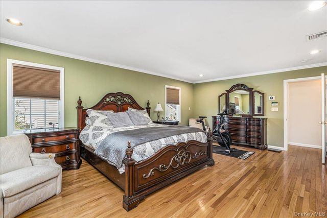 24 Walden Avenue, Jericho, NY 11753