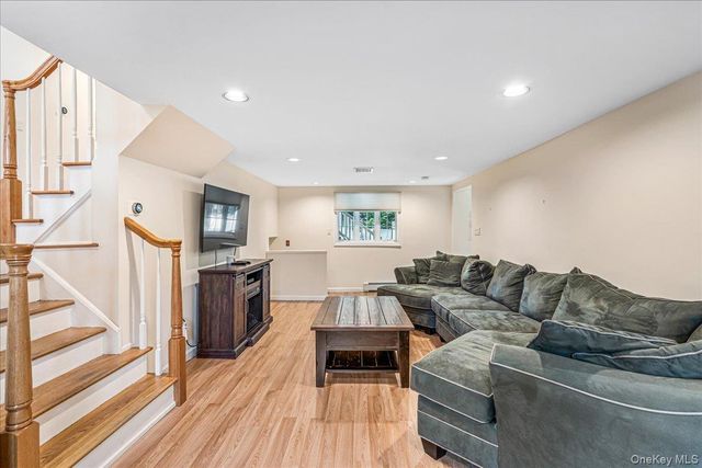 24 Walden Avenue, Jericho, NY 11753