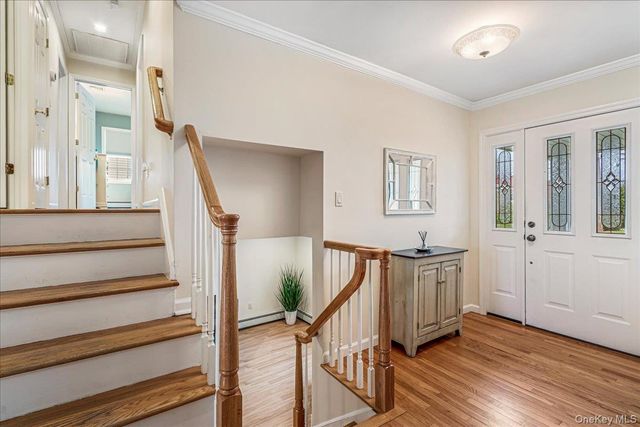 24 Walden Avenue, Jericho, NY 11753