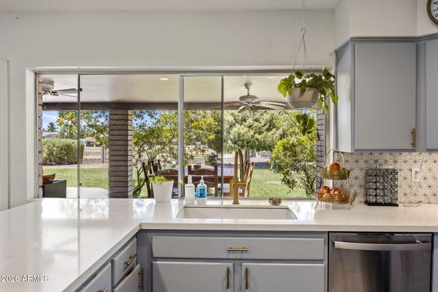 52 W THUNDERBIRD Road, Phoenix, AZ 85023