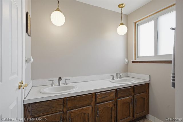 17592 Knollwood Drive, Clinton Township, MI 48038