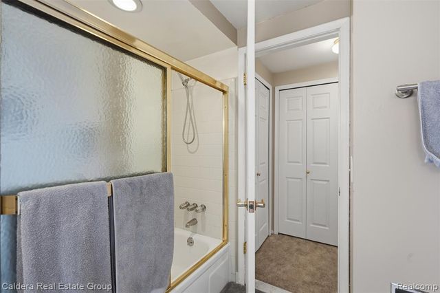 17592 Knollwood Drive, Clinton Township, MI 48038