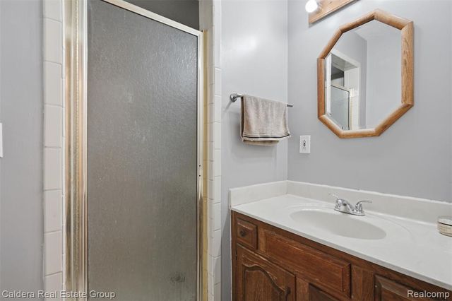 17592 Knollwood Drive, Clinton Township, MI 48038