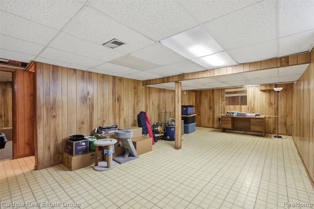 17592 Knollwood Drive, Clinton Township, MI 48038