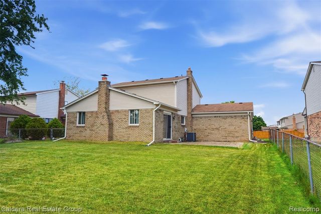 17592 Knollwood Drive, Clinton Township, MI 48038