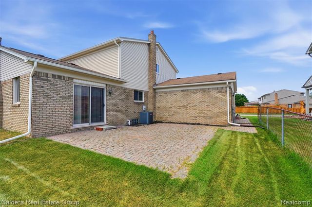 17592 Knollwood Drive, Clinton Township, MI 48038
