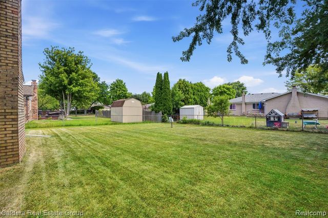 17592 Knollwood Drive, Clinton Township, MI 48038