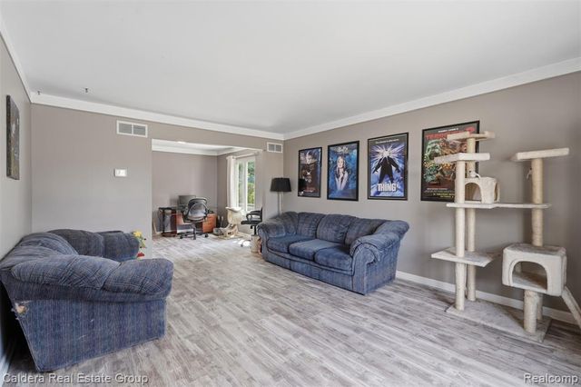 17592 Knollwood Drive, Clinton Township, MI 48038