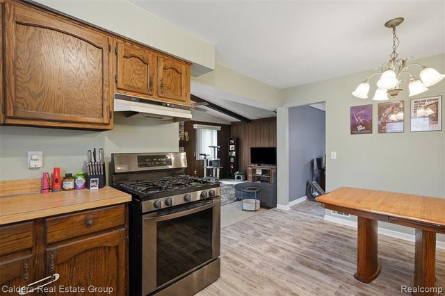 17592 Knollwood Drive, Clinton Township, MI 48038