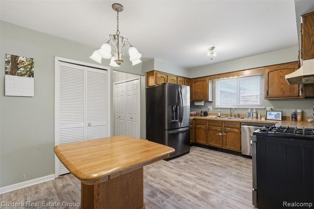 17592 Knollwood Drive, Clinton Township, MI 48038