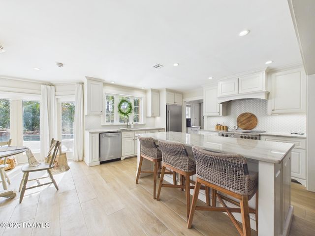 106 Redwing Circle, Lafayette, LA 70503