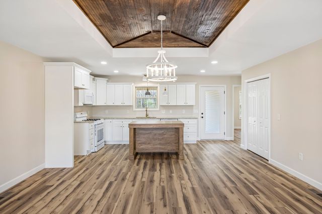 211 Majestic Dr, Decherd, TN 37324