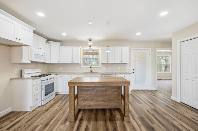 211 Majestic Dr, Decherd, TN 37324