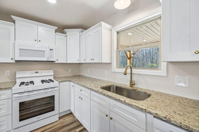 211 Majestic Dr, Decherd, TN 37324