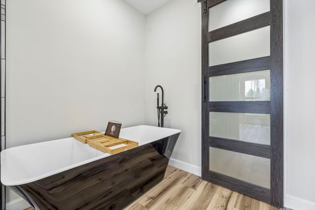 211 Majestic Dr, Decherd, TN 37324