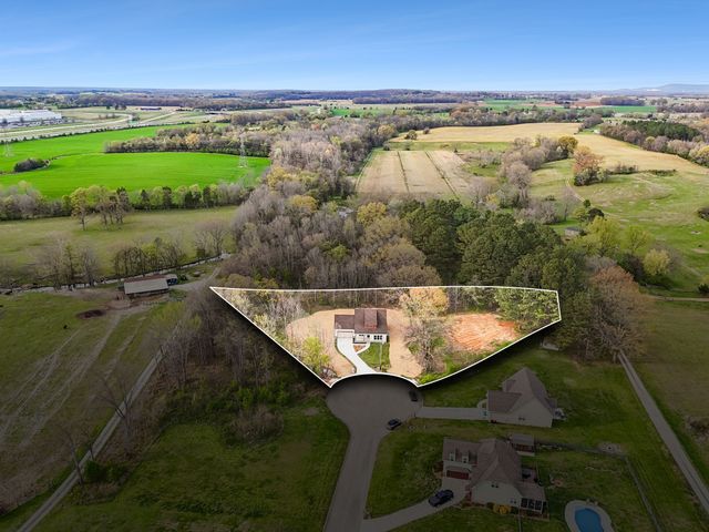 211 Majestic Dr, Decherd, TN 37324