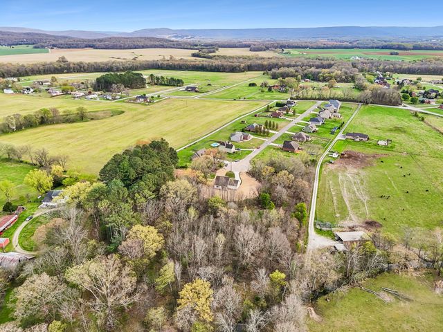 211 Majestic Dr, Decherd, TN 37324