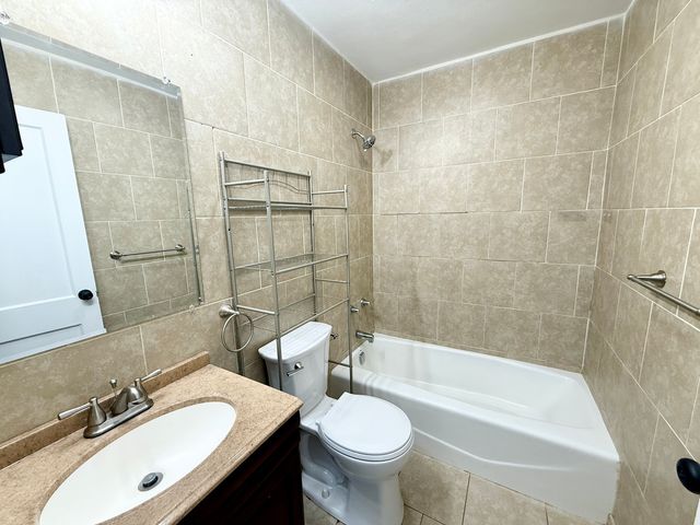 3814 10th Avenue Court, Moline, IL 61265