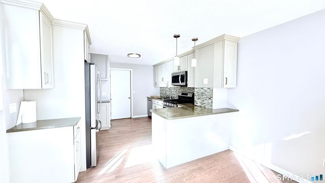 16 Arthur Drive 4, South Windsor, CT 06074