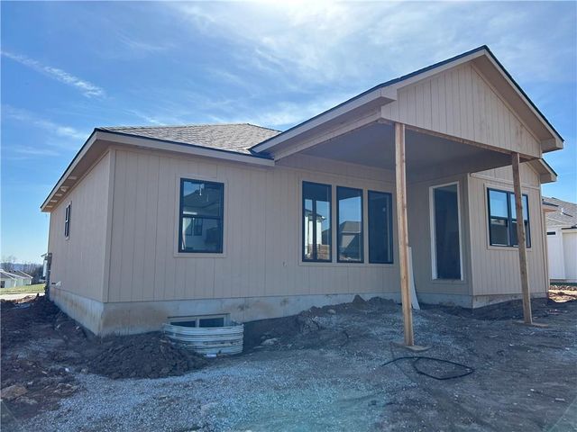 2605 NE Crestview Street, Blue Springs, MO 64029