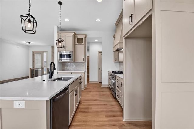 2605 NE Crestview Street, Blue Springs, MO 64029