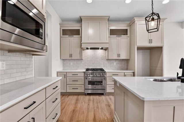 2605 NE Crestview Street, Blue Springs, MO 64029