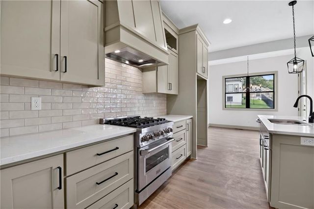 2605 NE Crestview Street, Blue Springs, MO 64029