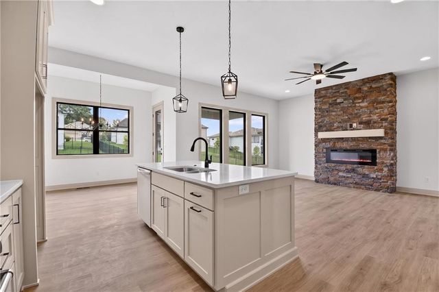 2605 NE Crestview Street, Blue Springs, MO 64029
