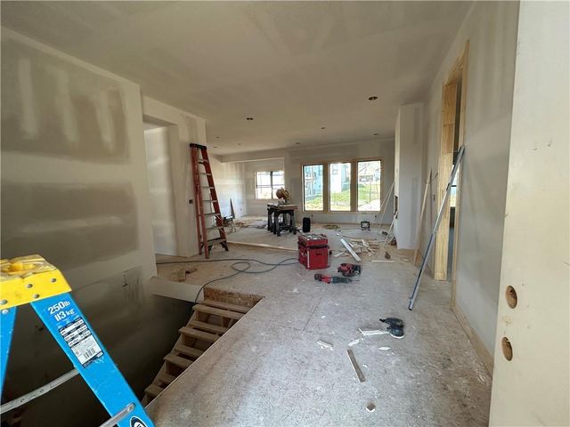 2605 NE Crestview Street, Blue Springs, MO 64029