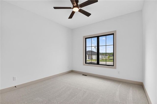 2605 NE Crestview Street, Blue Springs, MO 64029