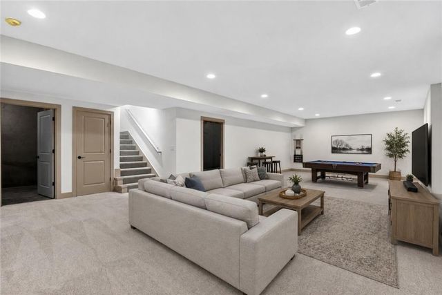 2605 NE Crestview Street, Blue Springs, MO 64029