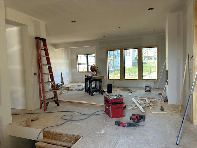 2605 NE Crestview Street, Blue Springs, MO 64029