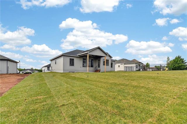 2605 NE Crestview Street, Blue Springs, MO 64029