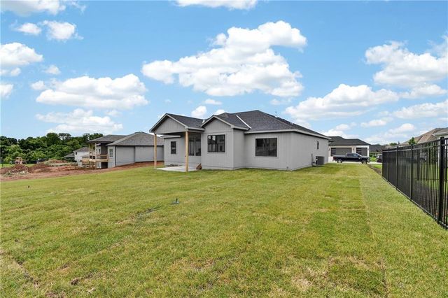 2605 NE Crestview Street, Blue Springs, MO 64029
