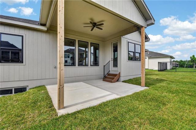 2605 NE Crestview Street, Blue Springs, MO 64029