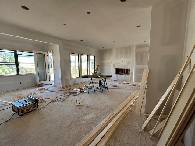 2605 NE Crestview Street, Blue Springs, MO 64029