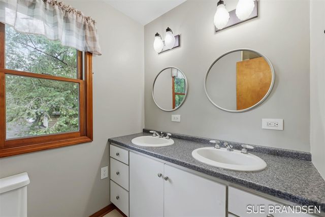 357 N State Street, Zeeland, MI 49464