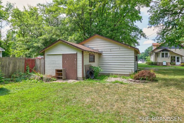 357 N State Street, Zeeland, MI 49464