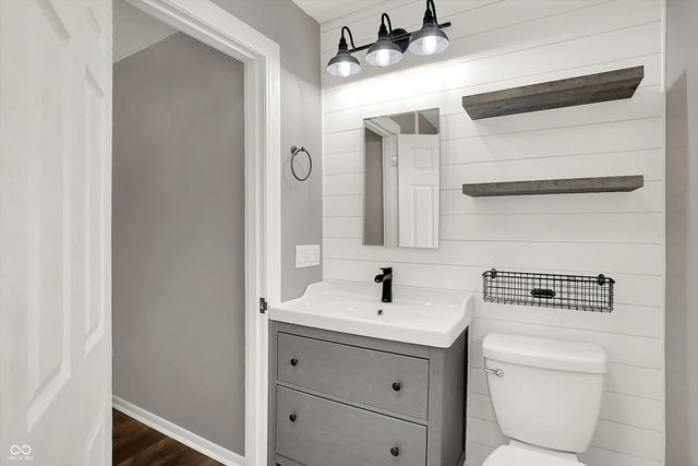 470 Robbins Drive, Greenwood, IN 46142