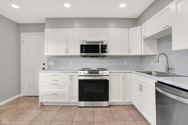 470 Robbins Drive, Greenwood, IN 46142