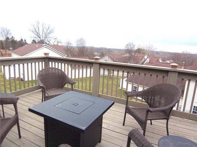 10 Mountain Ash Trl, Webster, NY 14580