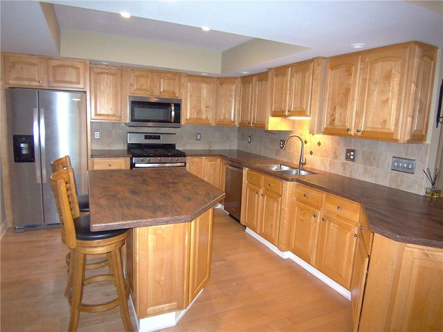 10 Mountain Ash Trl, Webster, NY 14580