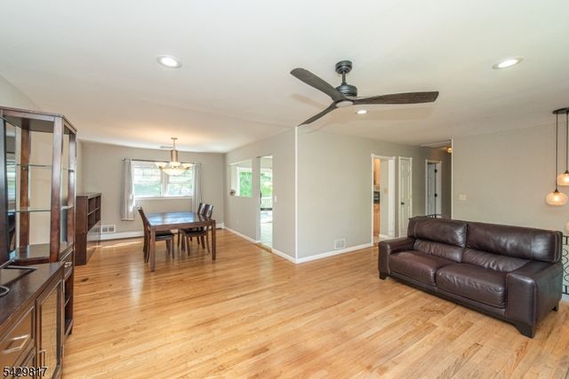 6 Beaumont Pl, Hanover Twp., NJ 07981