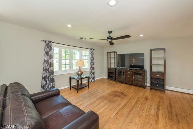 6 Beaumont Pl, Hanover Twp., NJ 07981
