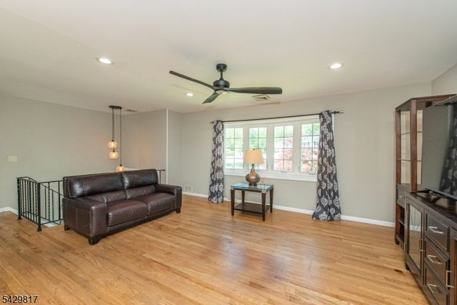 6 Beaumont Pl, Hanover Twp., NJ 07981